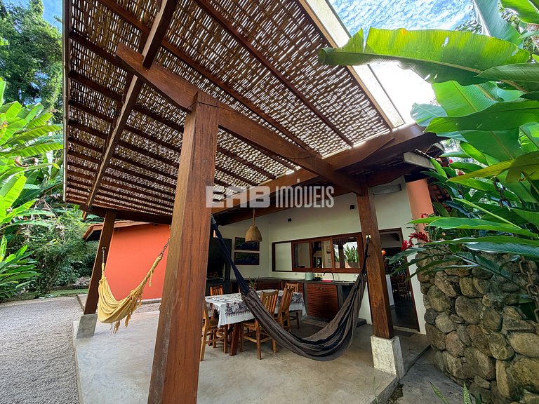 Casa para locação de temporada em Itamambuca. Acomoda até 9