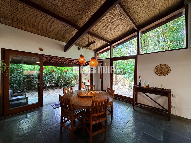 Casa para locação de temporada em Itamambuca. Acomoda até 9