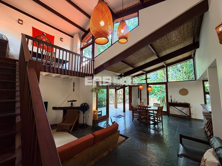 Casa para locação de temporada em Itamambuca. Acomoda até 9