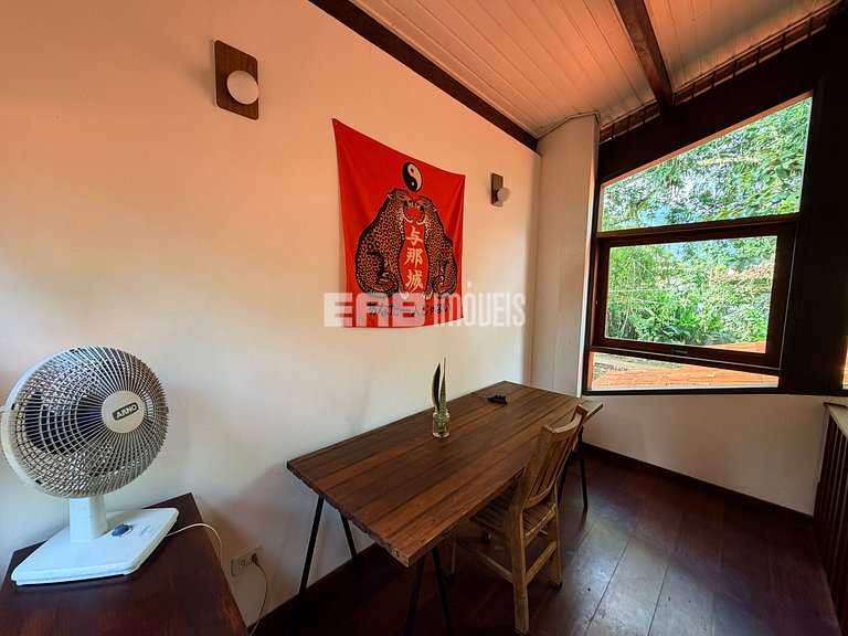 Casa para locação de temporada em Itamambuca. Acomoda até 9