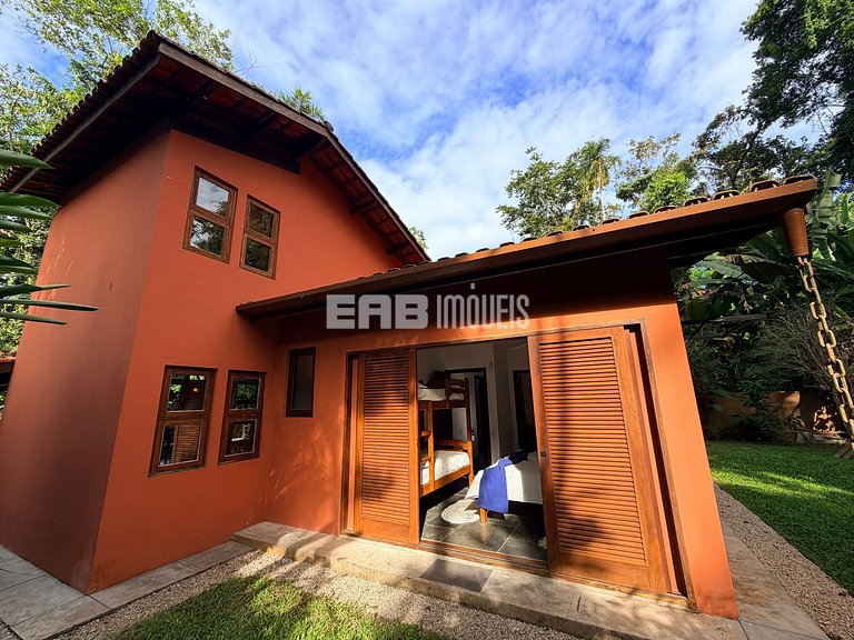 Casa para locação de temporada em Itamambuca. Acomoda até 9