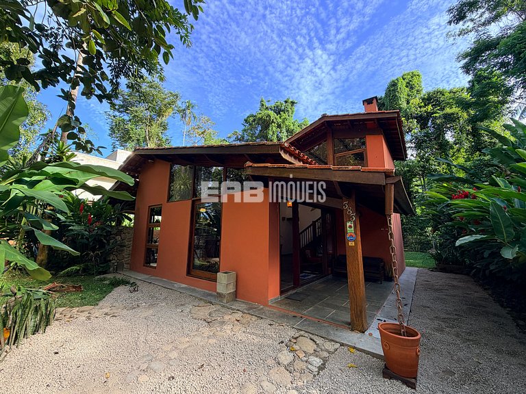 Casa para locação de temporada em Itamambuca. Acomoda até 9