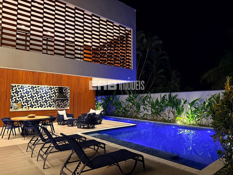Casa na praia de Itamambuca, com 6 suítes, sauna e piscina