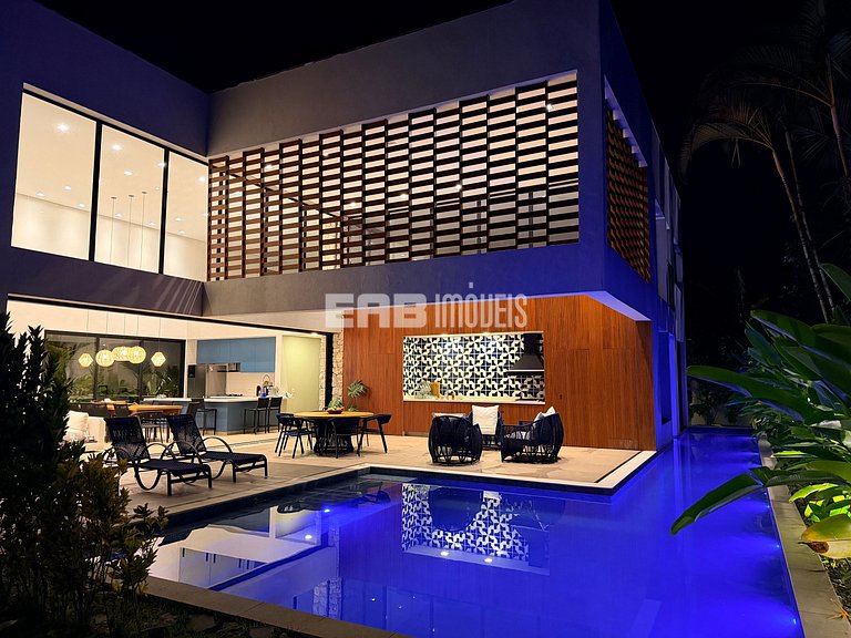 Casa na praia de Itamambuca, com 6 suítes, sauna e piscina
