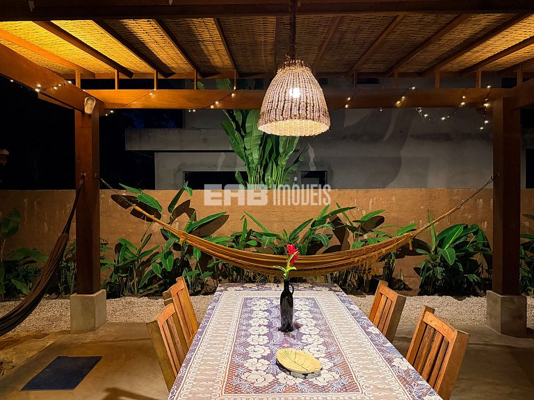 Casa para locação de temporada em Itamambuca. Acomoda até 9