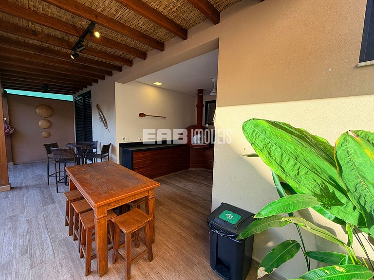1ª casa saindo da praia
