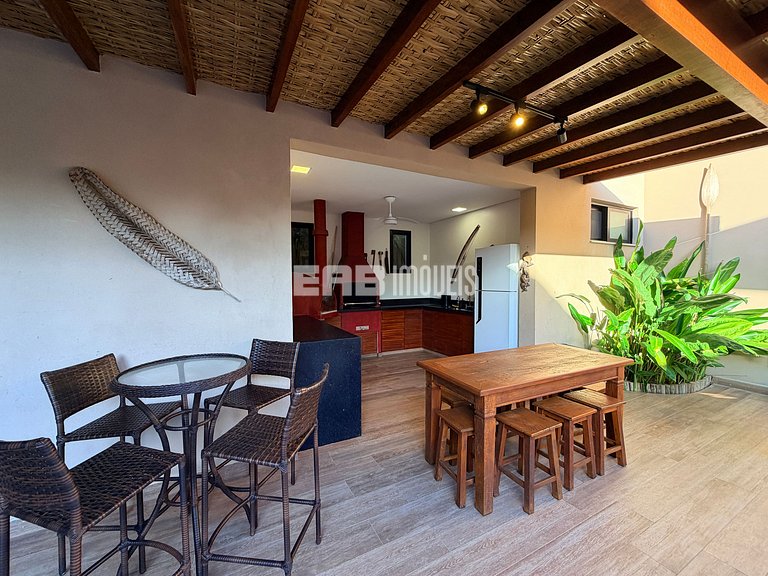 1ª casa saindo da praia