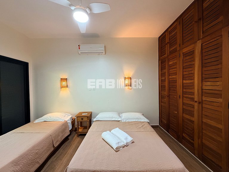 1ª casa saindo da praia