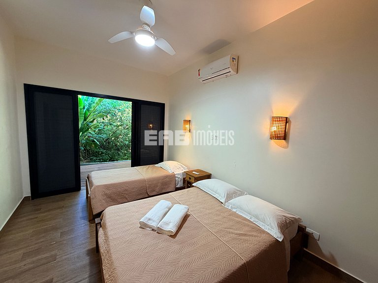 1ª casa saindo da praia