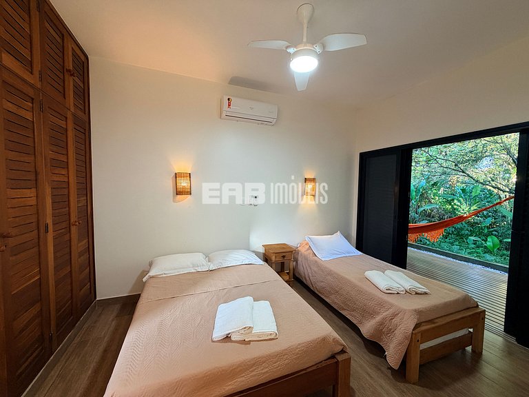 1ª casa saindo da praia