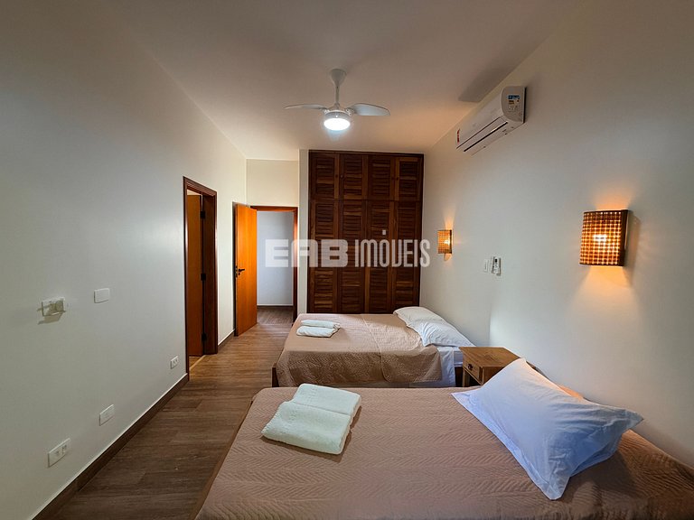 1ª casa saindo da praia
