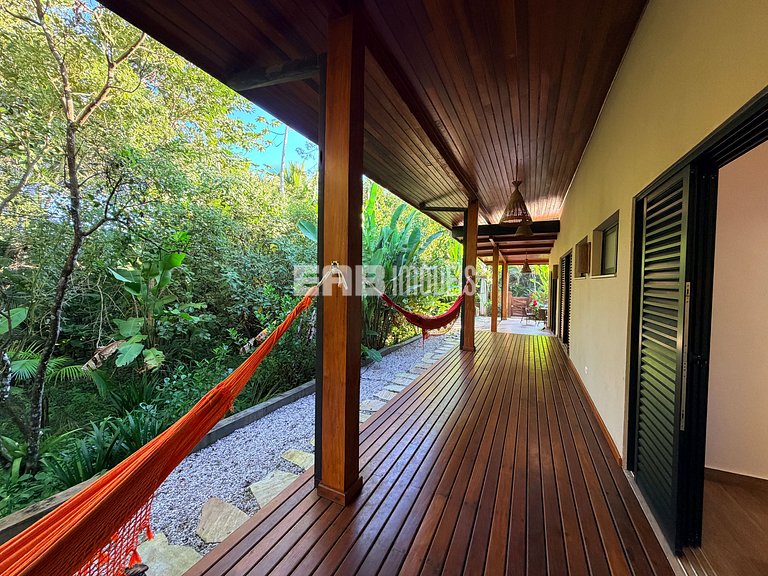 1ª casa saindo da praia