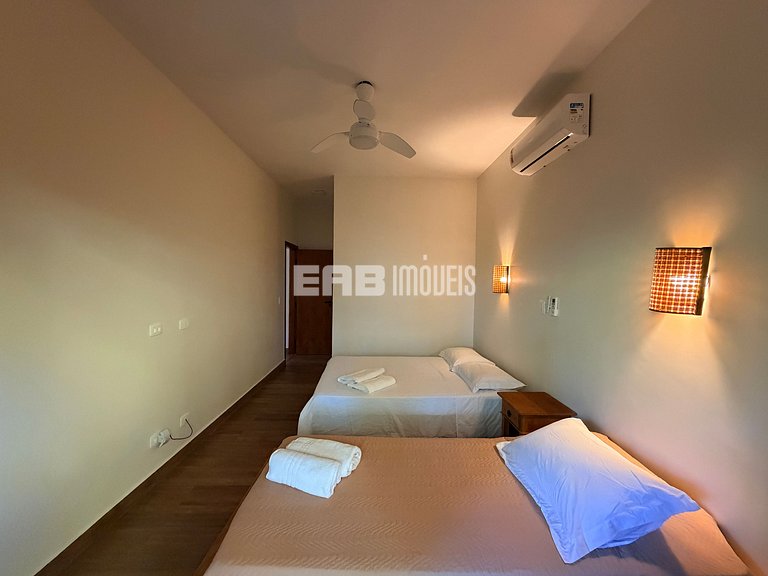 1ª casa saindo da praia