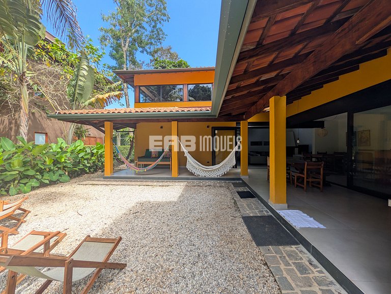 Casa estilosa com churrasqueira em Itamambuca