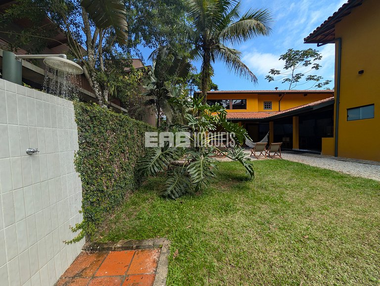 Casa estilosa com churrasqueira em Itamambuca
