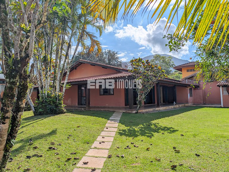 Casa com 5 dormitórios a 150m do mar