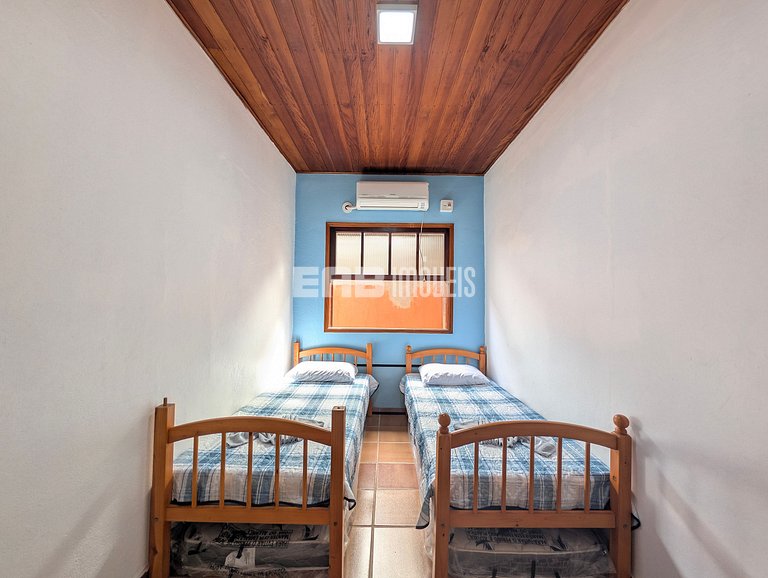 Casa com 5 dormitórios a 150m do mar
