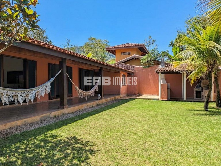 Casa com 5 dormitórios a 150m do mar