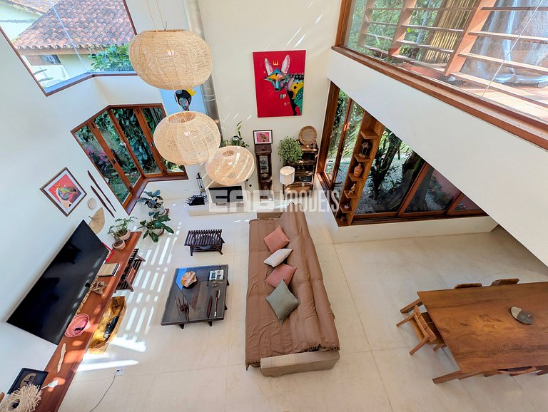 Casa moderna com 4 suítes e piscina em Itamambuca