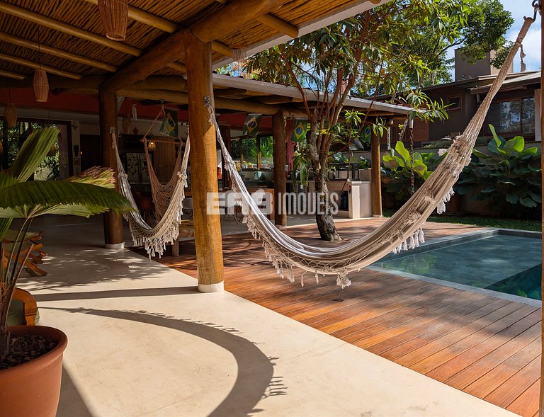 Casa moderna com 4 suítes e piscina em Itamambuca