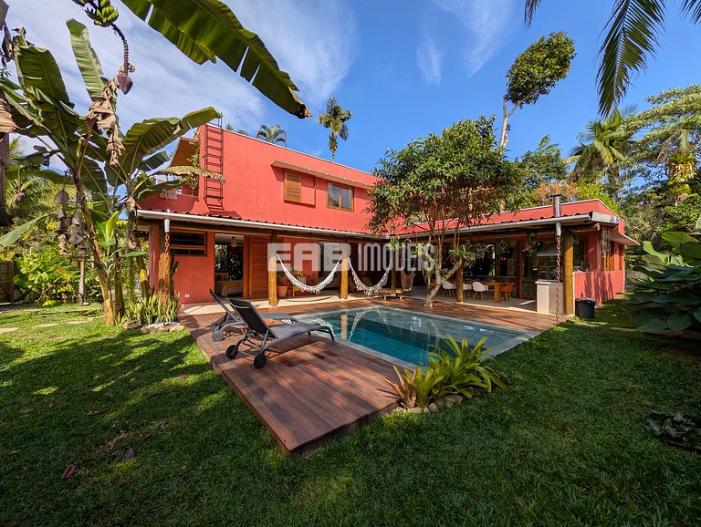 Casa moderna com 4 suítes e piscina em Itamambuca