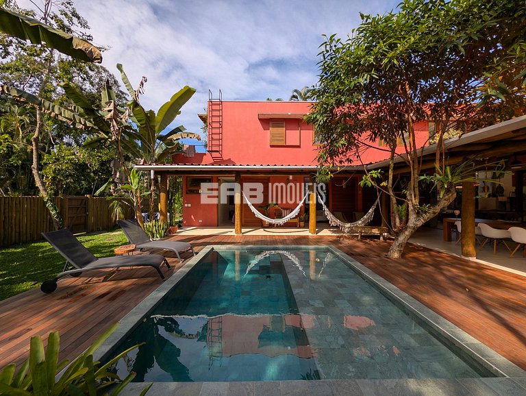 Casa moderna com 4 suítes e piscina em Itamambuca