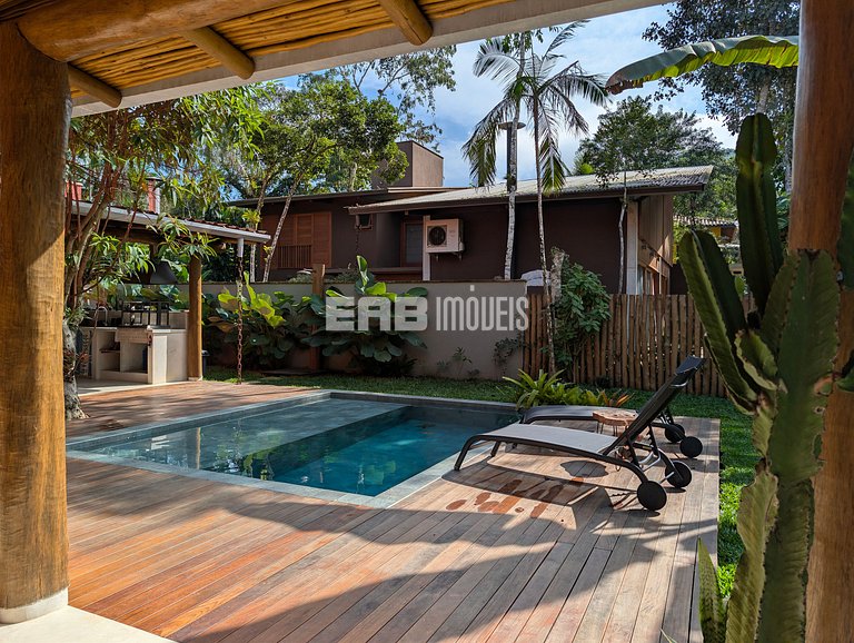 Casa moderna com 4 suítes e piscina em Itamambuca
