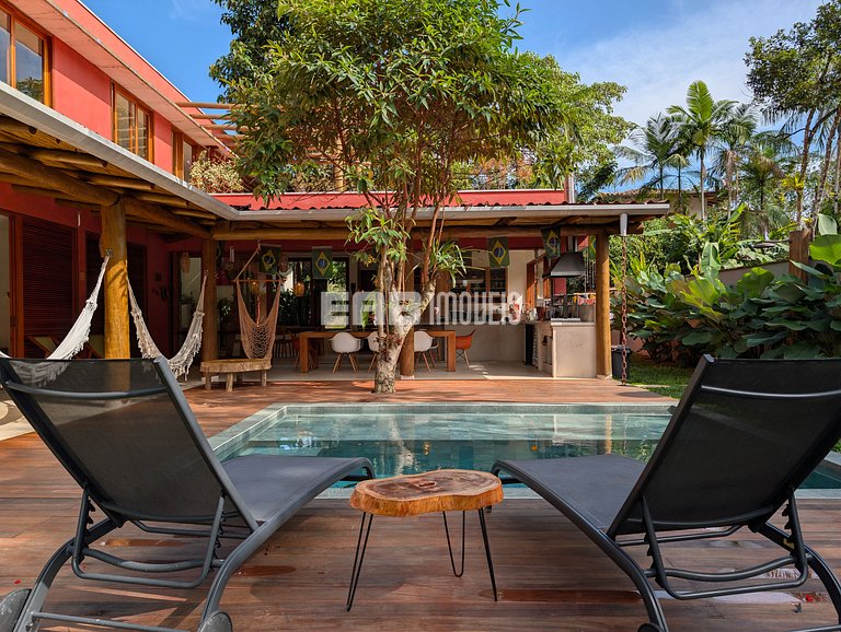 Casa moderna com 4 suítes e piscina em Itamambuca