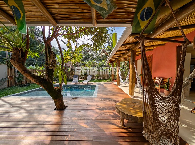 Casa moderna com 4 suítes e piscina em Itamambuca