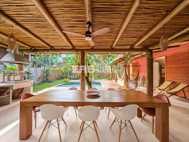 Casa moderna com 4 suítes e piscina em Itamambuca