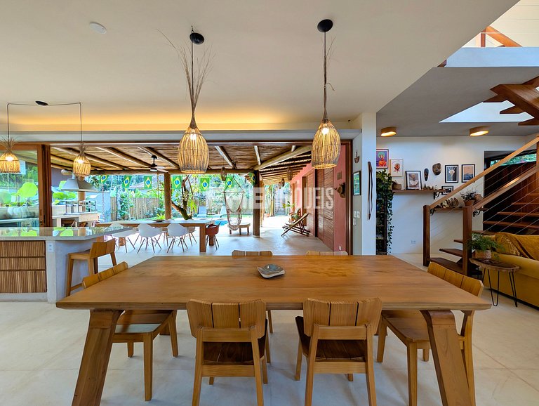 Casa moderna com 4 suítes e piscina em Itamambuca