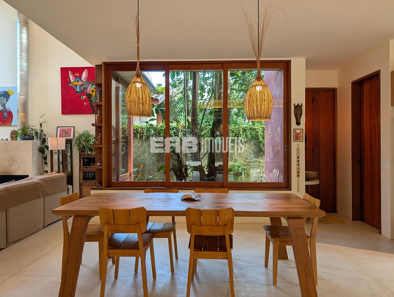 Casa moderna com 4 suítes e piscina em Itamambuca