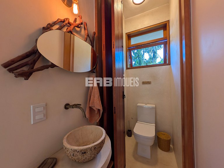 Casa moderna com 4 suítes e piscina em Itamambuca