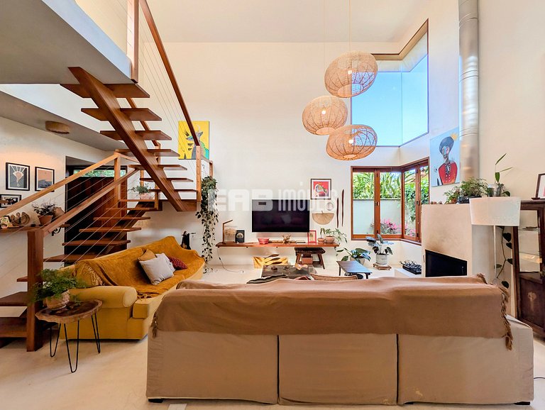 Casa moderna com 4 suítes e piscina em Itamambuca