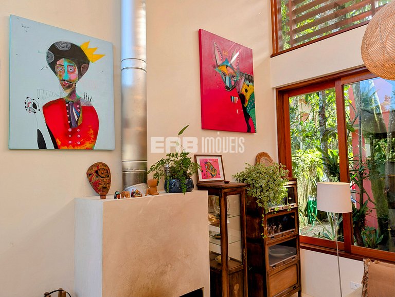 Casa moderna com 4 suítes e piscina em Itamambuca