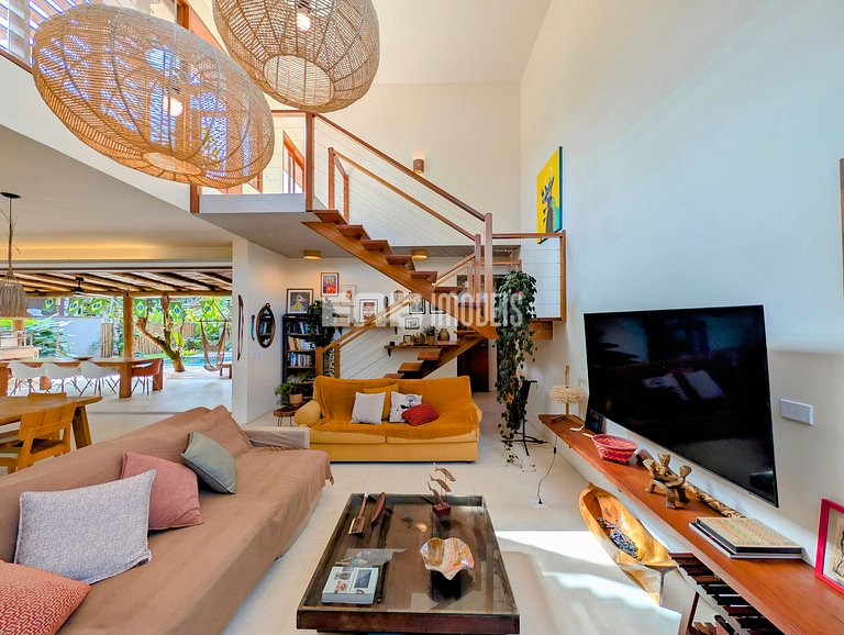 Casa moderna com 4 suítes e piscina em Itamambuca