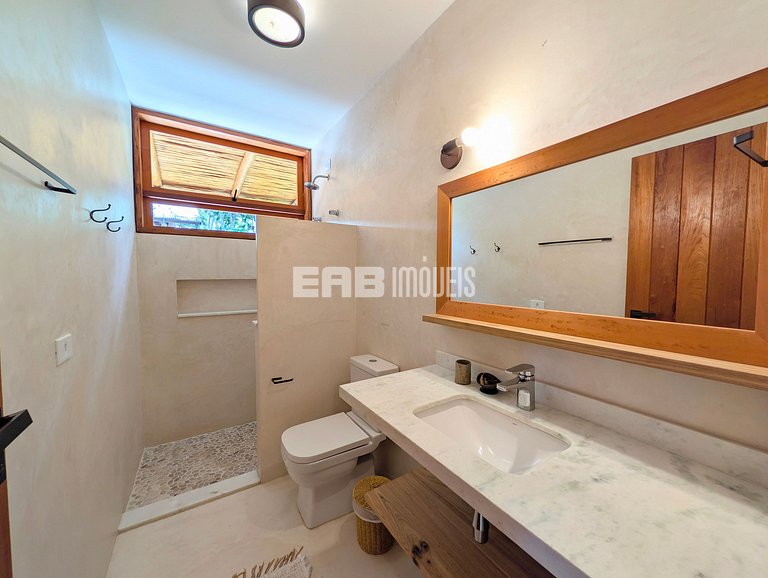 Casa moderna com 4 suítes e piscina em Itamambuca