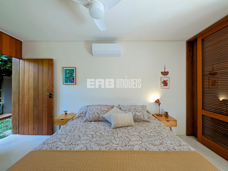 Casa moderna com 4 suítes e piscina em Itamambuca