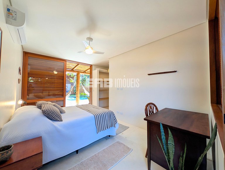 Casa moderna com 4 suítes e piscina em Itamambuca