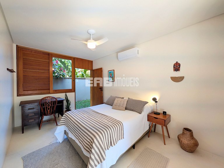 Casa moderna com 4 suítes e piscina em Itamambuca