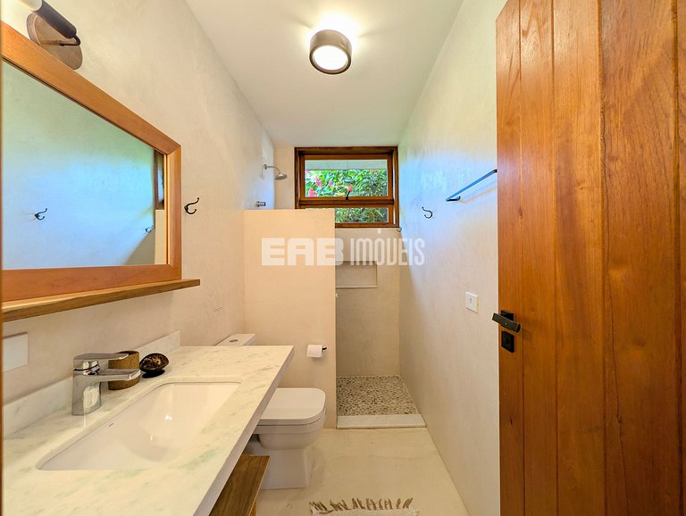 Casa moderna com 4 suítes e piscina em Itamambuca