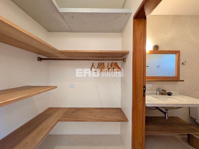 Casa moderna com 4 suítes e piscina em Itamambuca