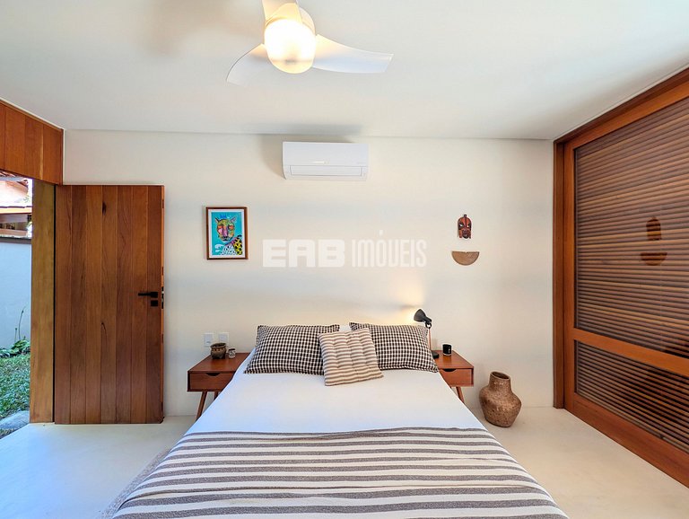 Casa moderna com 4 suítes e piscina em Itamambuca