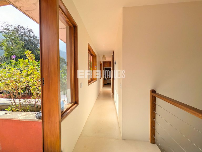 Casa moderna com 4 suítes e piscina em Itamambuca