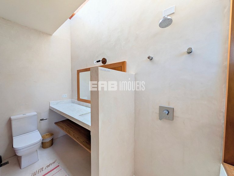 Casa moderna com 4 suítes e piscina em Itamambuca