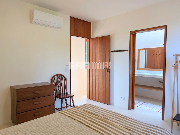Casa moderna com 4 suítes e piscina em Itamambuca