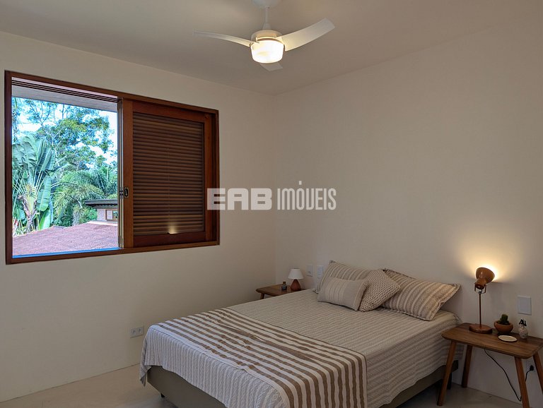 Casa moderna com 4 suítes e piscina em Itamambuca