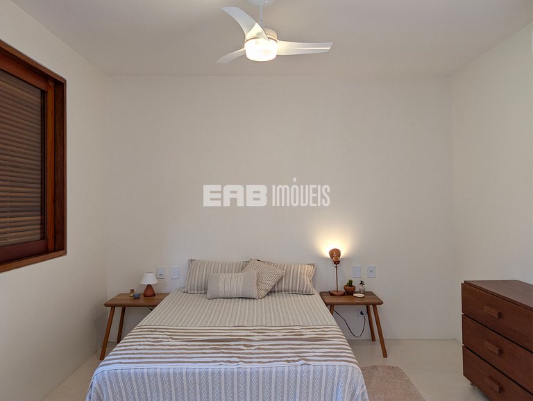 Casa moderna com 4 suítes e piscina em Itamambuca