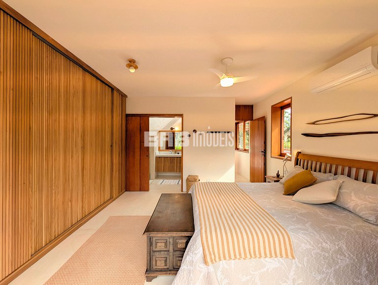 Casa moderna com 4 suítes e piscina em Itamambuca