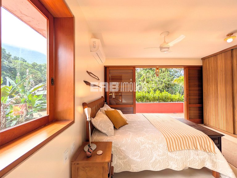 Casa moderna com 4 suítes e piscina em Itamambuca